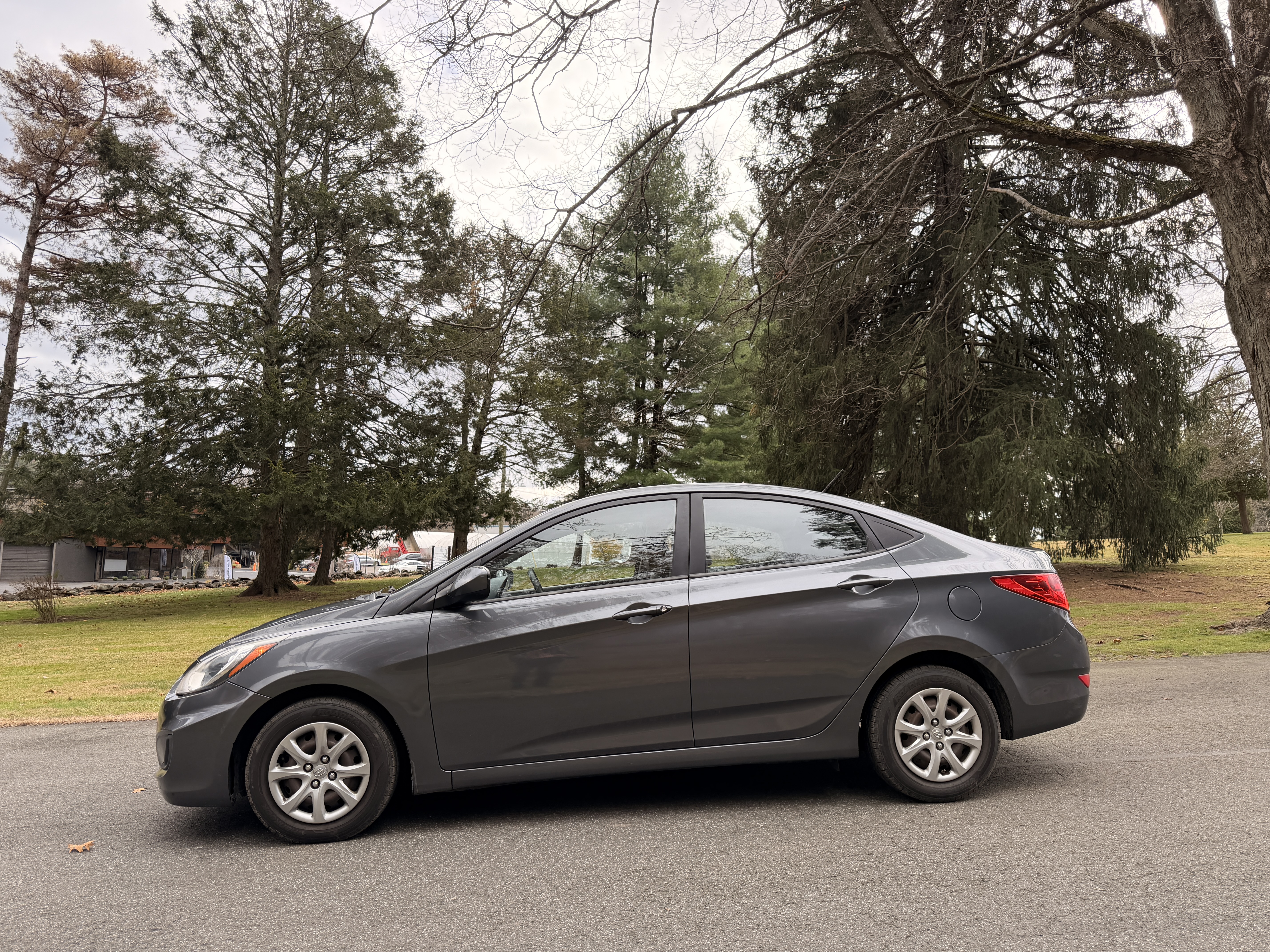 2013 Hyundai Accent GLS FWD - Clean, Maintained and Reliable 4D Sedan — photo 9